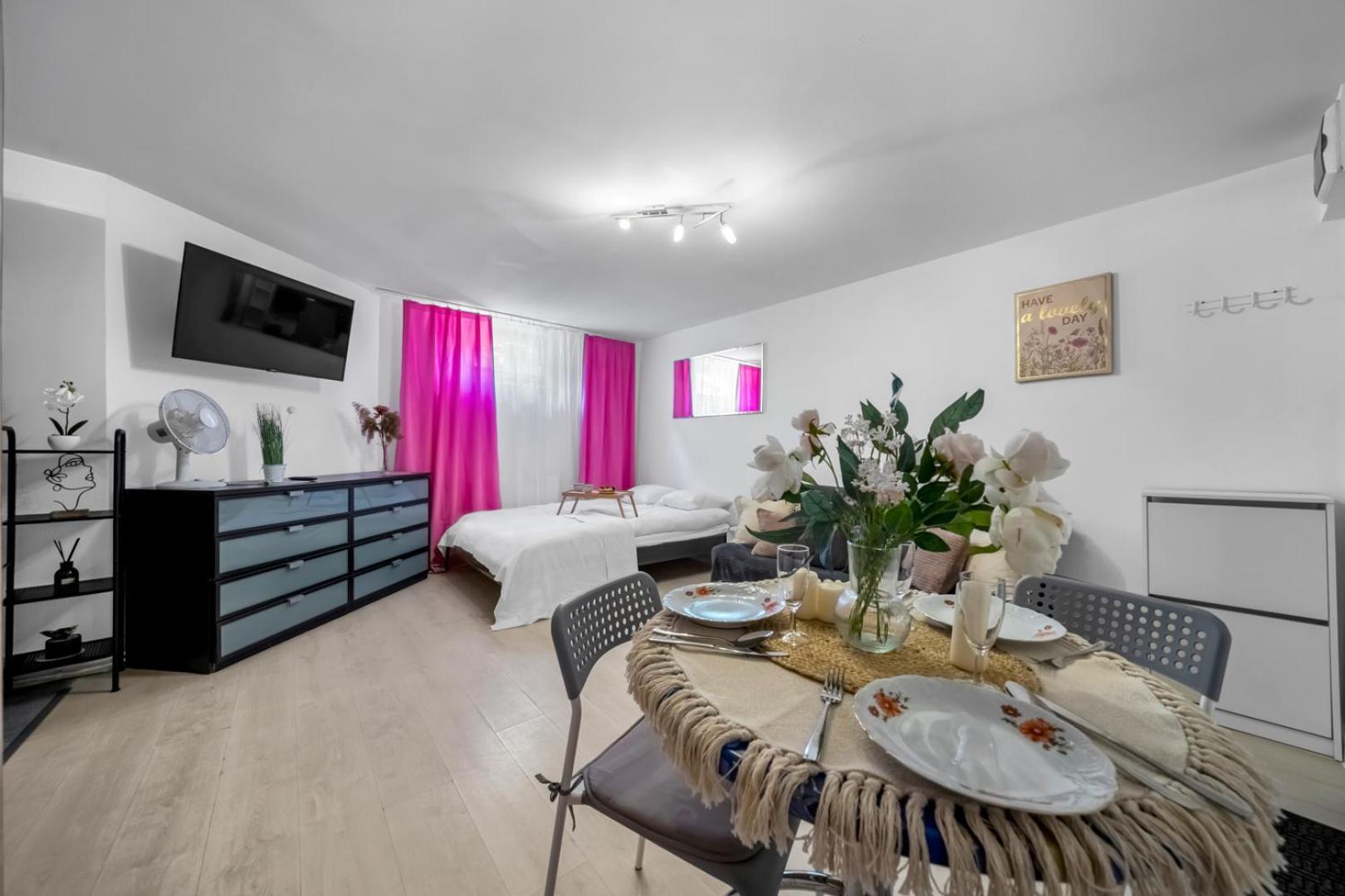 Apartment Ochota - Park, Bus&trains Nearby - By Rentujemy